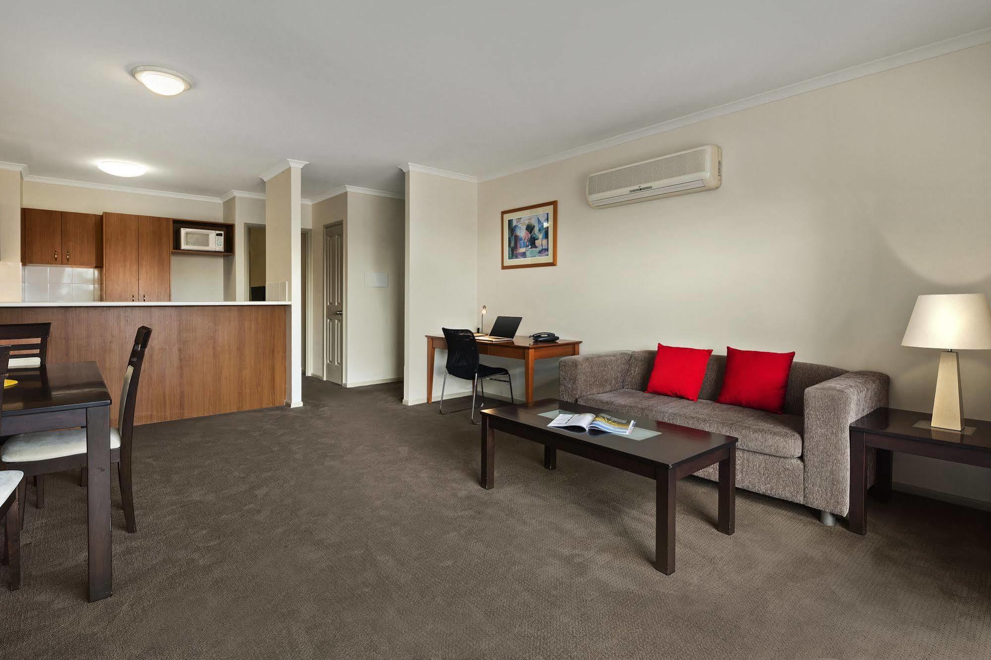 Quest Tamworth Aparthotel ภายนอก รูปภาพ