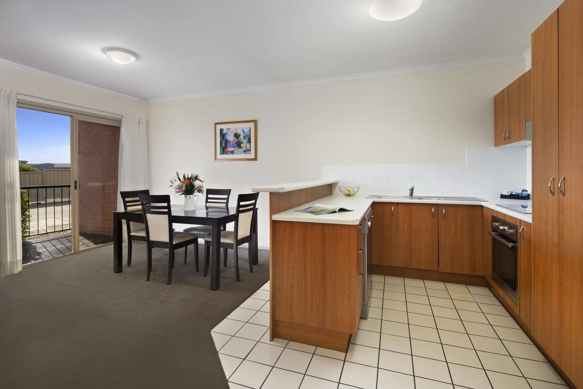 Quest Tamworth Aparthotel ภายนอก รูปภาพ